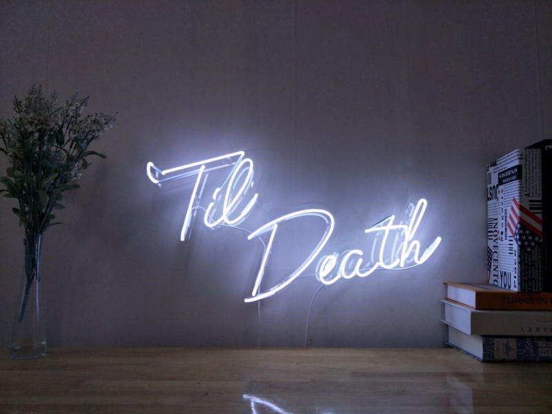 Til Death Neonkyltti